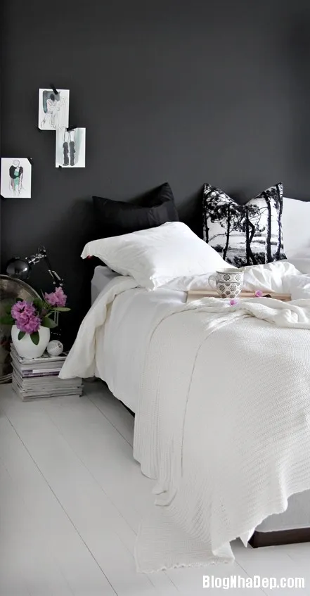 Tăng cá tính cho phòng ngủ với bức tường màu đen
