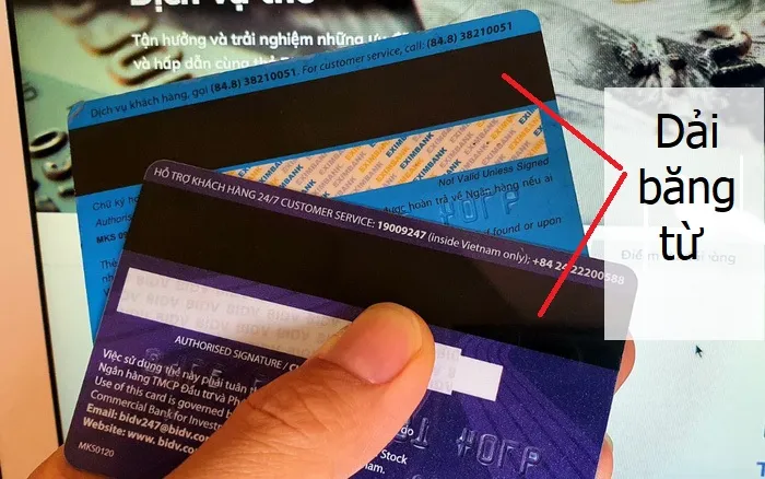 Thẻ từ ATM là gì? Tại sao phải đổi sang thẻ chip? Cách phân biệt thẻ từ và thẻ chip